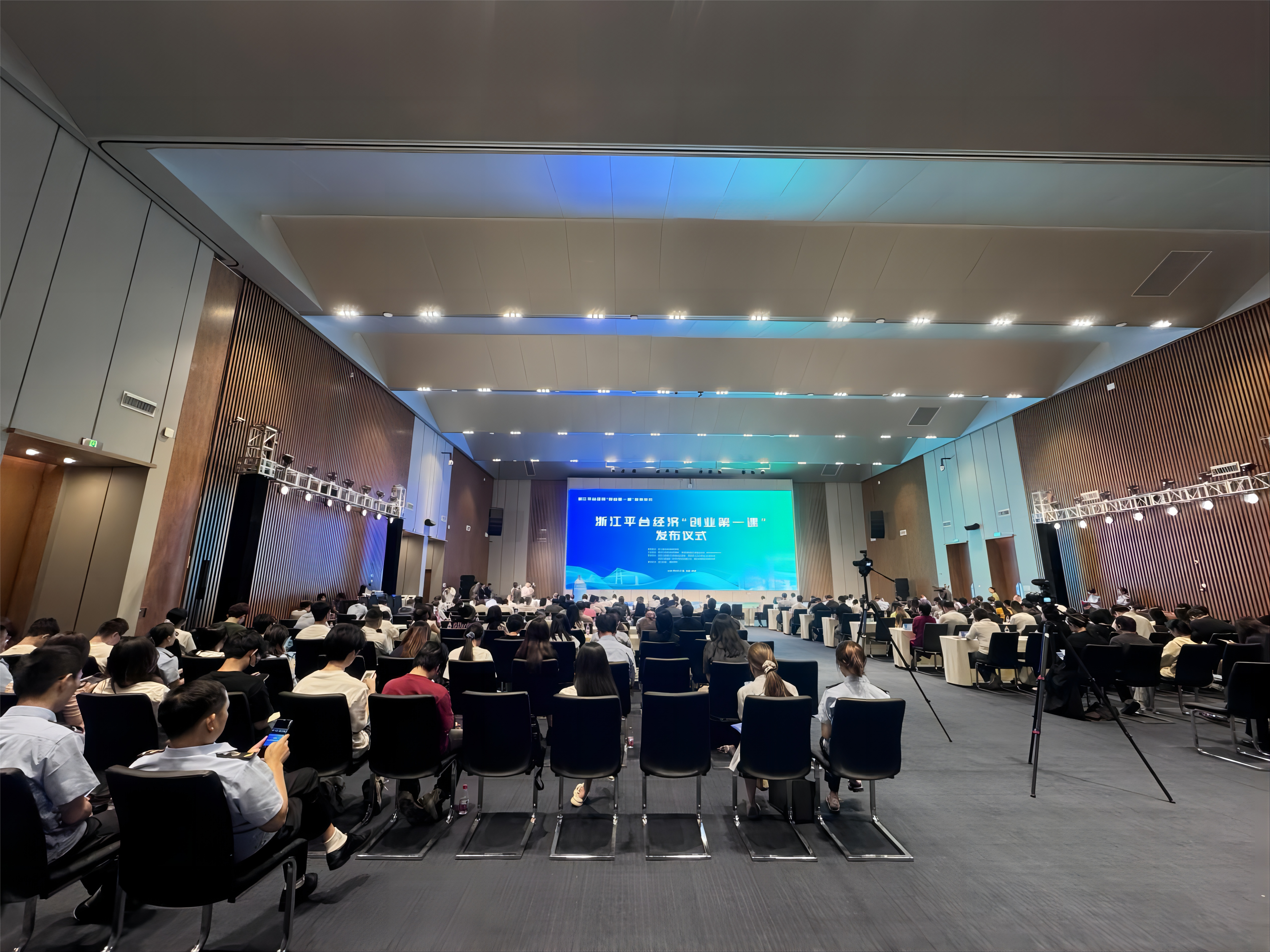 持续服务用户，坚持产业赋能 — 捷配成为首批“浙江省平台经济实训基地”